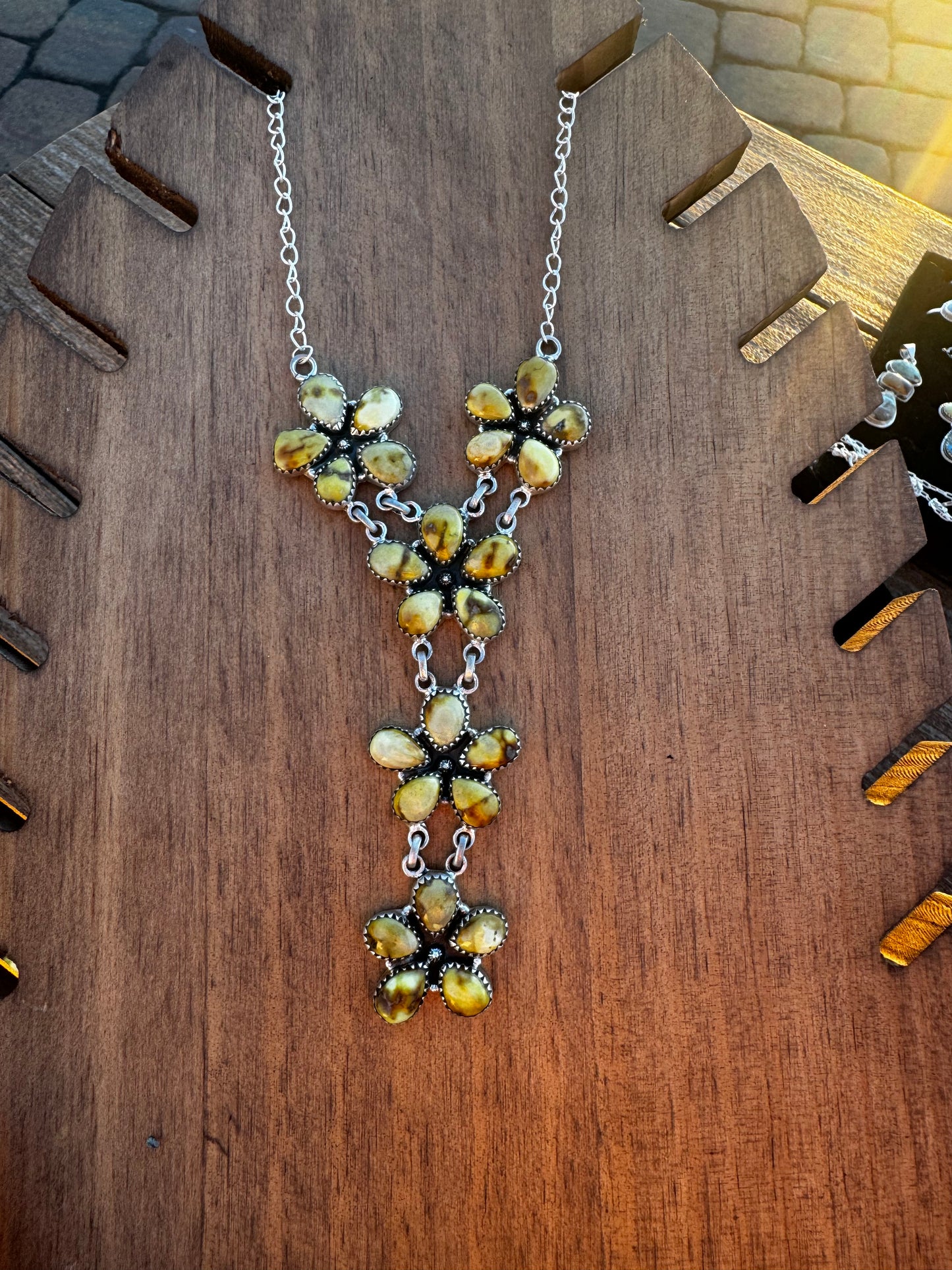 Palomino flower cluster lariat necklace