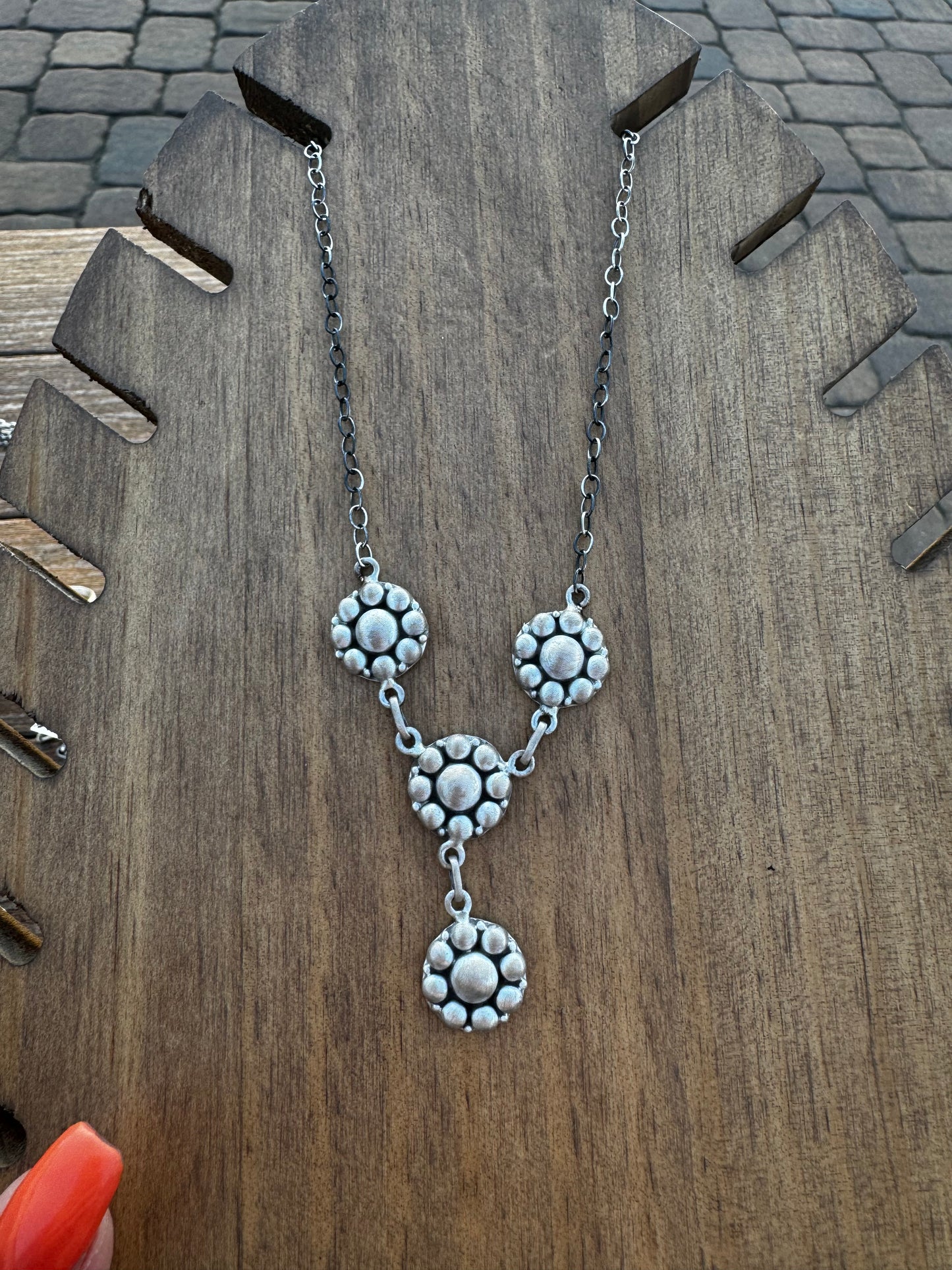 Silver cluster lariat round necklace