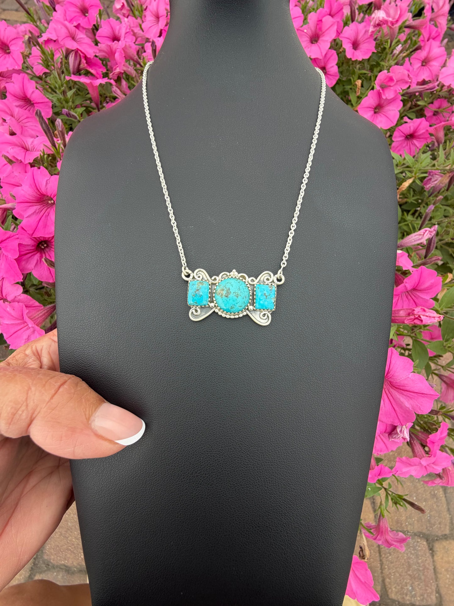 Ithica peak 3 stone bar necklace
