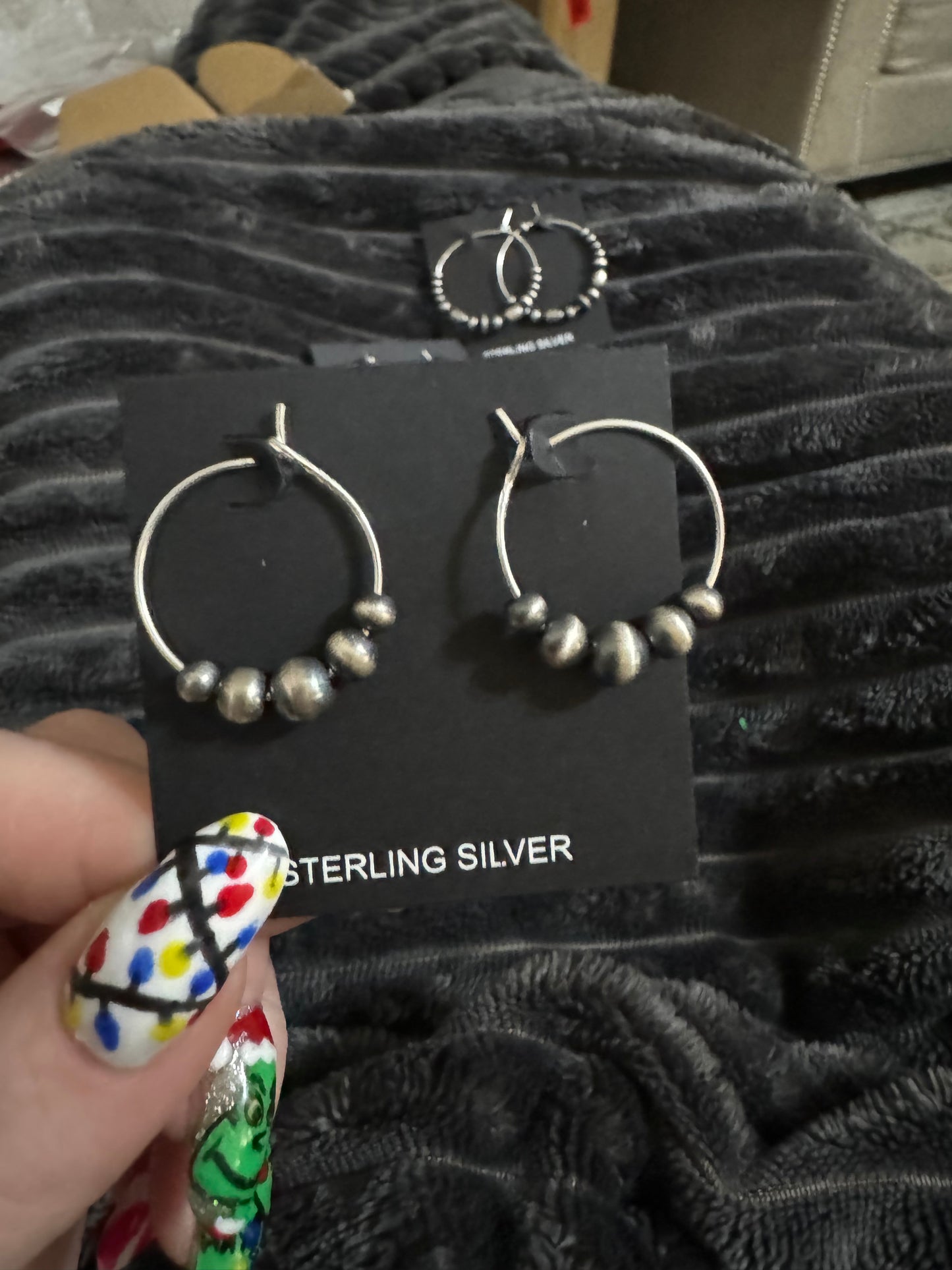 Graduated pearl hoop earrings
