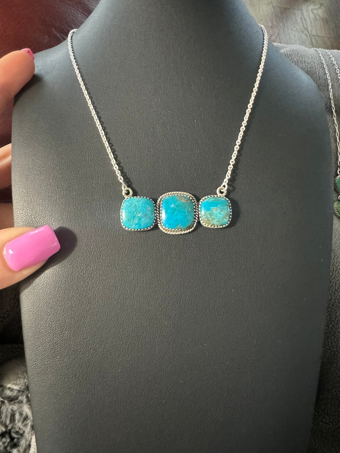 Ithica peak 3 stone bar necklace