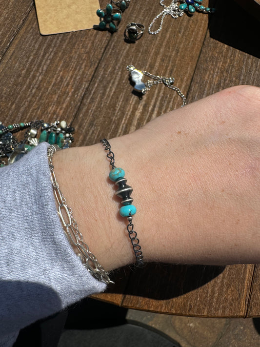 Saucer pearl and turquoise chain bracelet