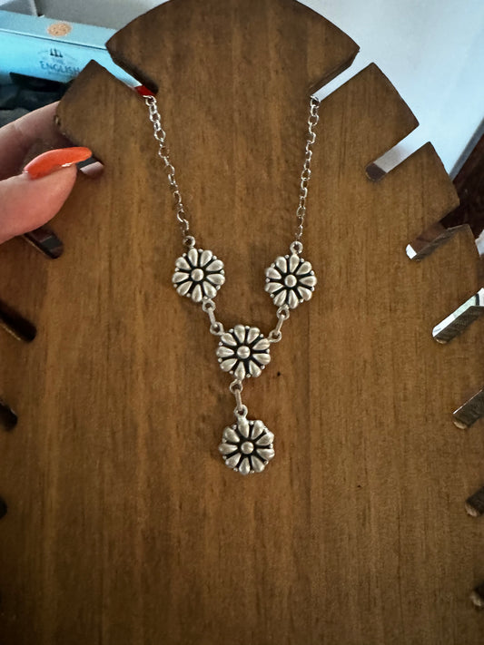 Round flower lariat cluster necklace