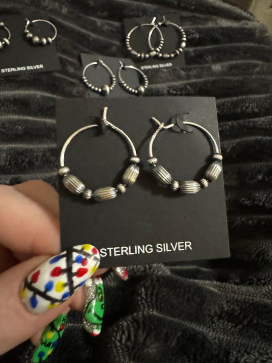 Pearl and melon alternating hoops