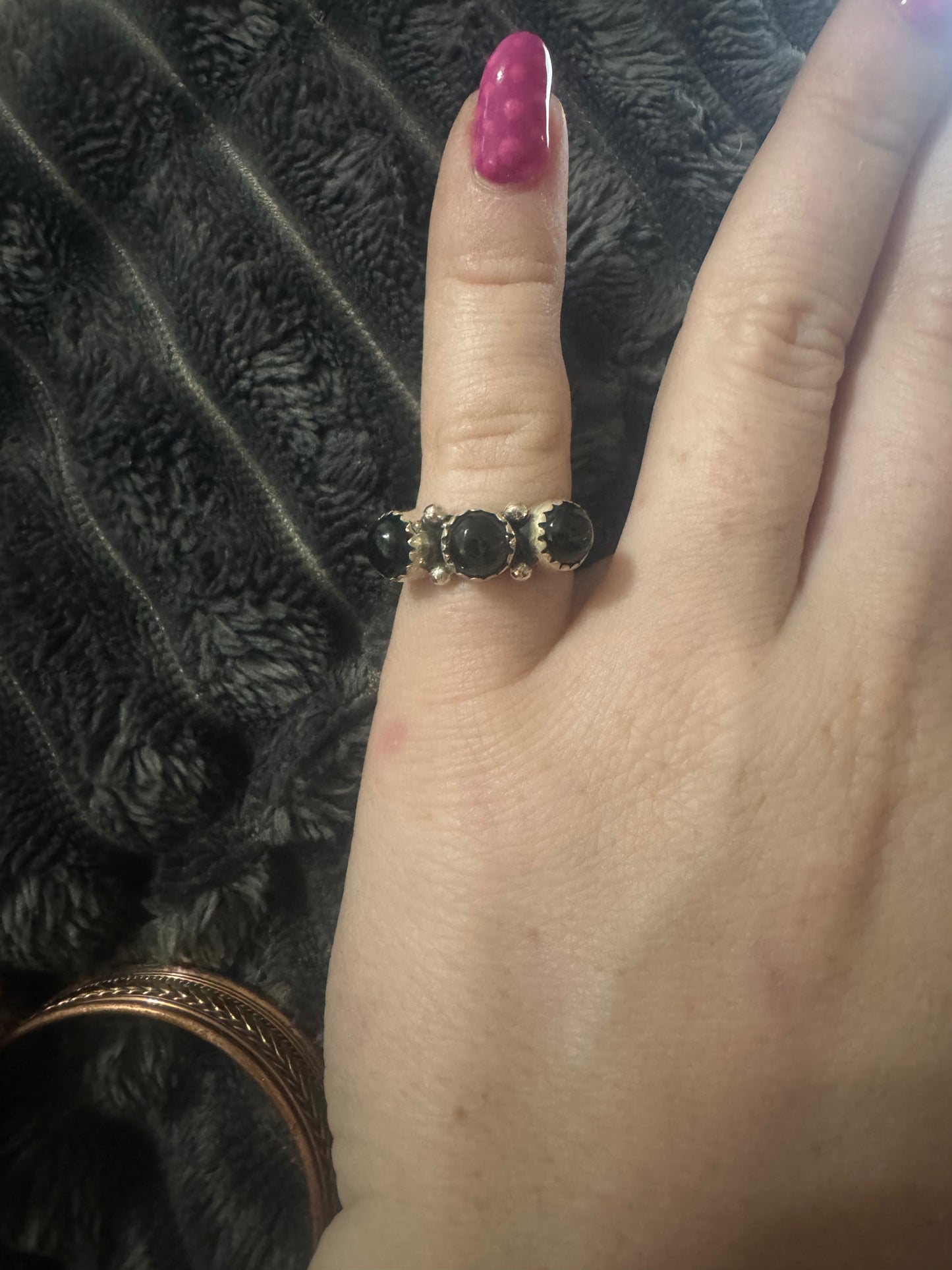 Sz 5 black onyx 3 stone ring